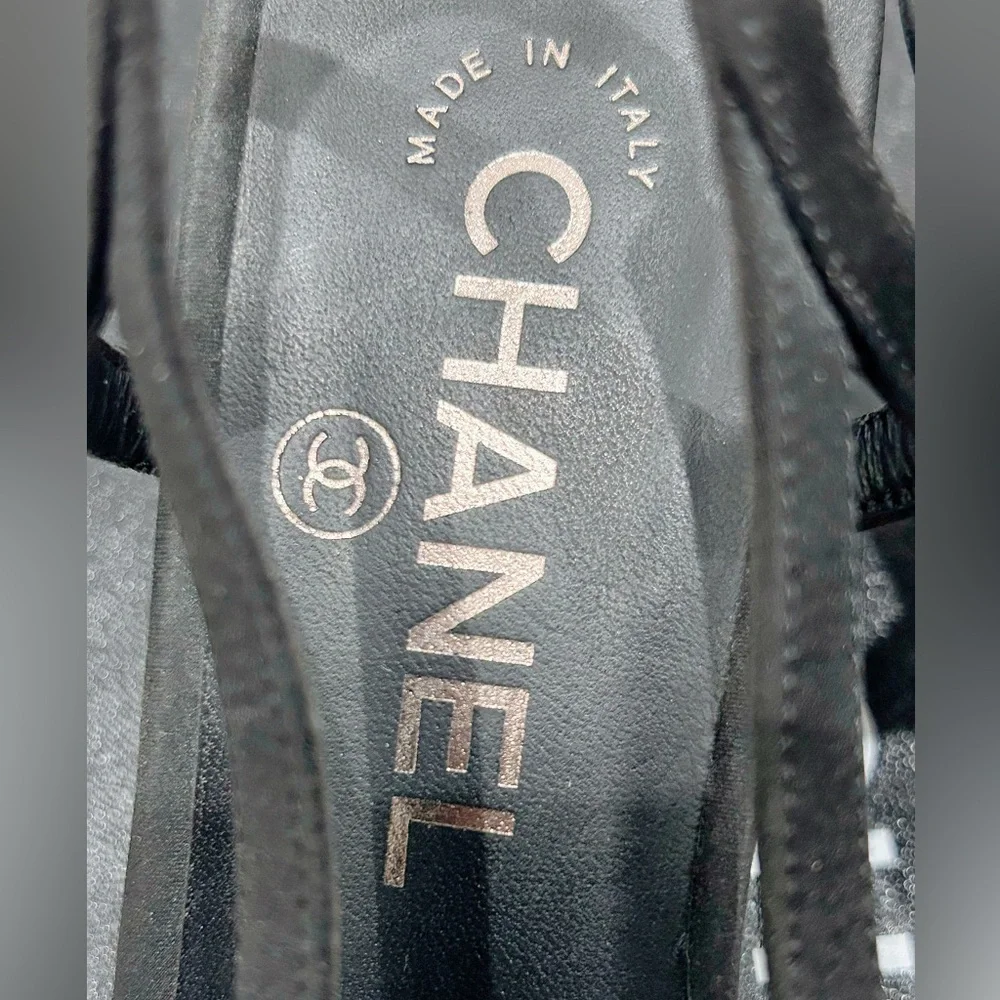 Authentic CHANEL Black Heels with Pearl Accents - Picture 5 of 7